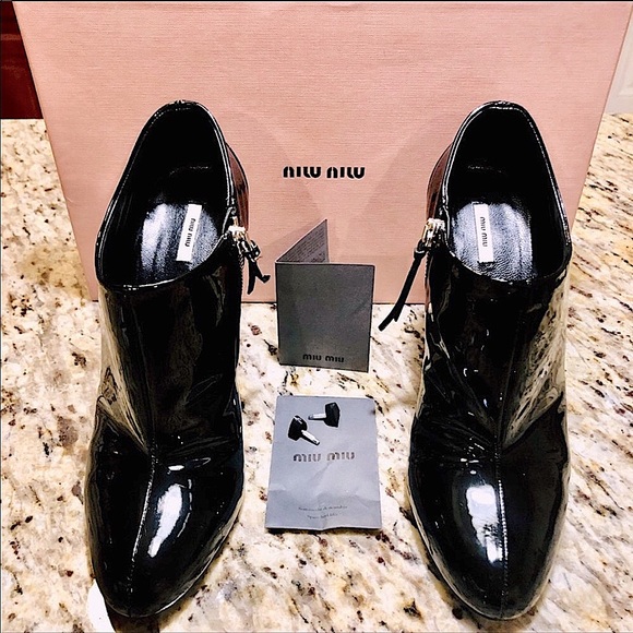 MIU MIU Black Zip-Up Patent Leather Booties - Picture 8 of 9